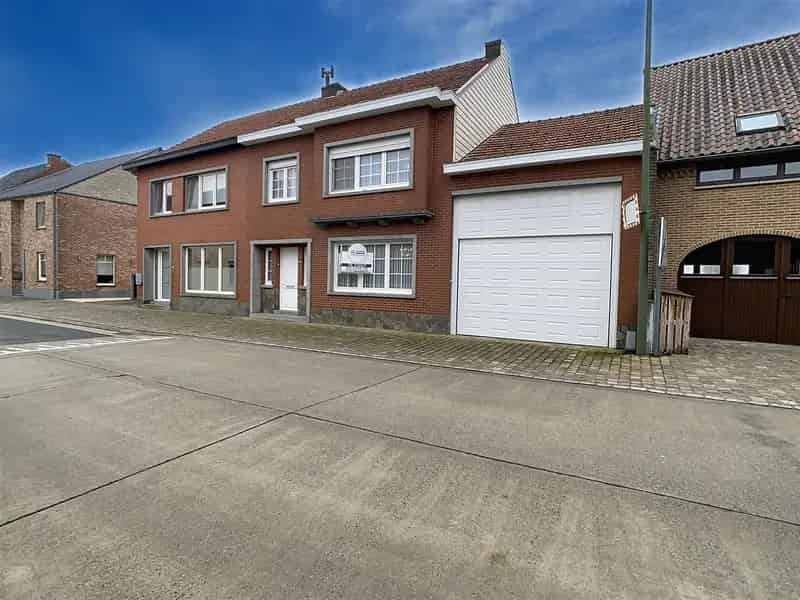 Ruime woning, 3/4 slpks, poortgebouw/garage, tuin, 9a 23ca