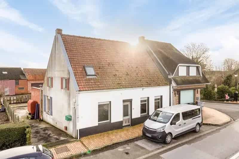 OOST CAPPEL: Te renoveren woonhuis met heel wat mogelijkheden, 2 (mog. 3) slaapkamers, garage en zongerichte koer op 228m² grondoppervlakte.