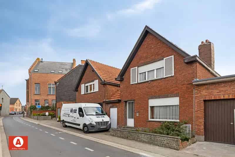 Rustig en landelijk gelegen renovatieproject in Denderbelle