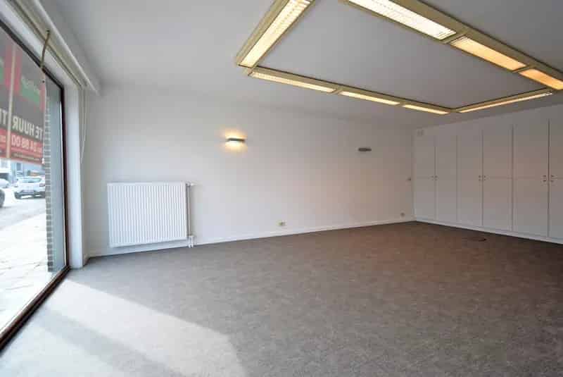 GELIJKVLOERSE KANTOORRUIMTE