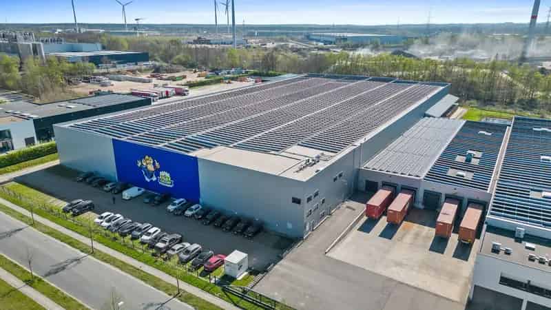 Volledig uitgerust distributiecentrum in nieuwbouwstaat