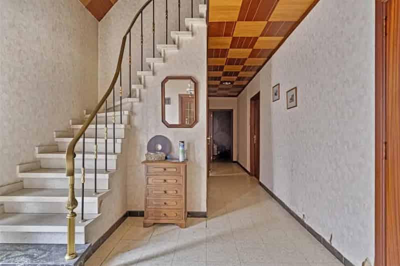 Te renoveren 4-slaapkamer woning in Sint-Lievens-Houtem