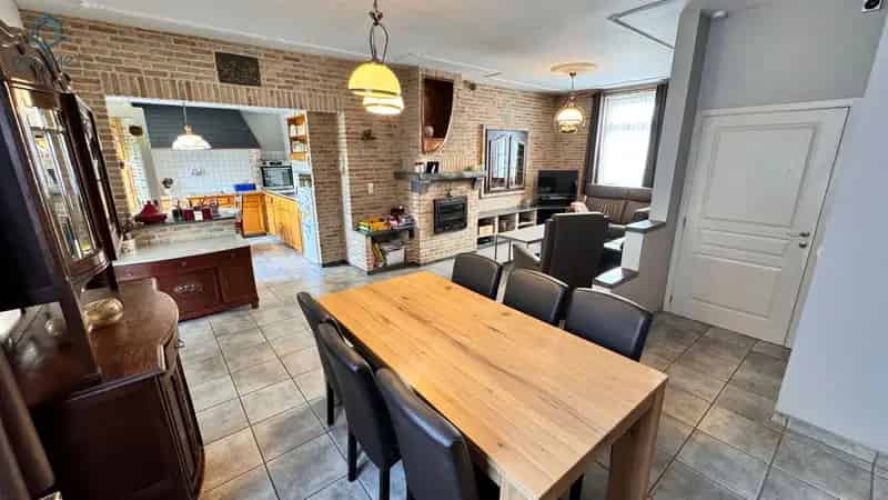 LANDELIJK GELEGEN HALF OPEN BEBOUWING IN EEN OASE VAN RUST