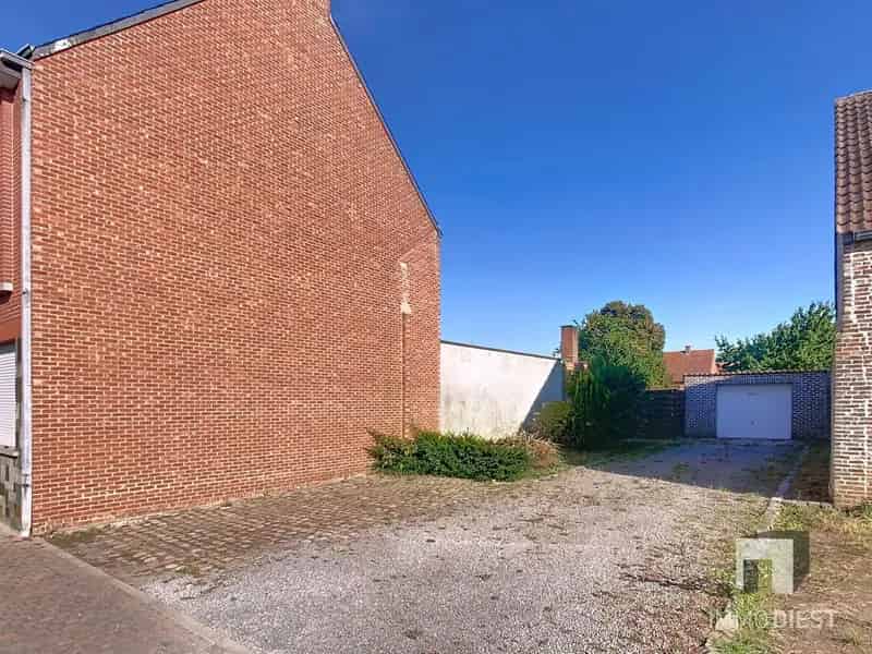 Gunstig gelegen bouwgrond voor gesloten bebouwing op 4a 36ca.