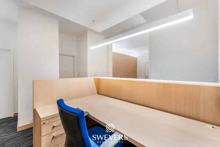 Instapklare kantoorruimte met appartement op toplocatie in Hasselt