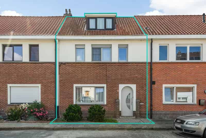 Gesloten bebouwing met ruim terras