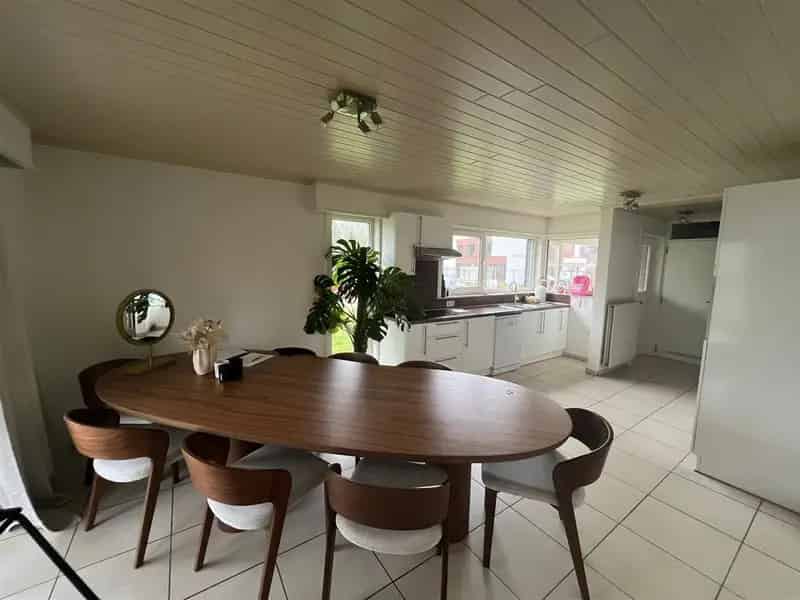 Ruime bungalow met twee slaapkamers en grote tuin