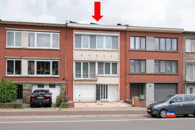Ruime gezinswoning met 3 slaapkamers, groot open terras en goed onderhouden tuin