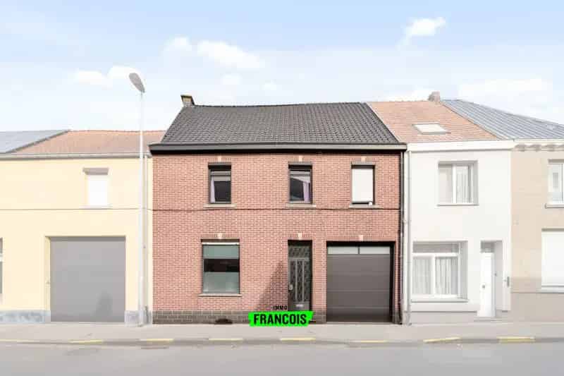 Ruime woning met terras en tuin nabij het centrum.