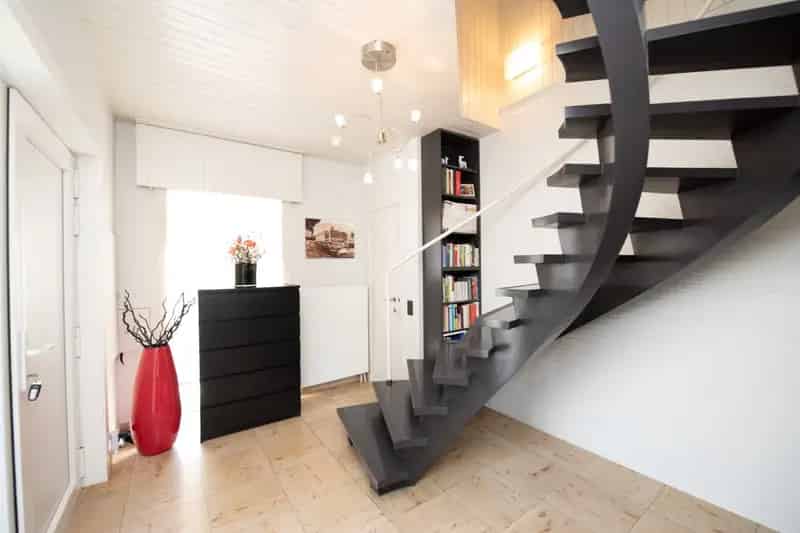 TE KOOP: Gezellige, instapklare woning met zuidgerichte tuin en zonneterras, op rustige locatie te Desselgem. Opportuniteit!