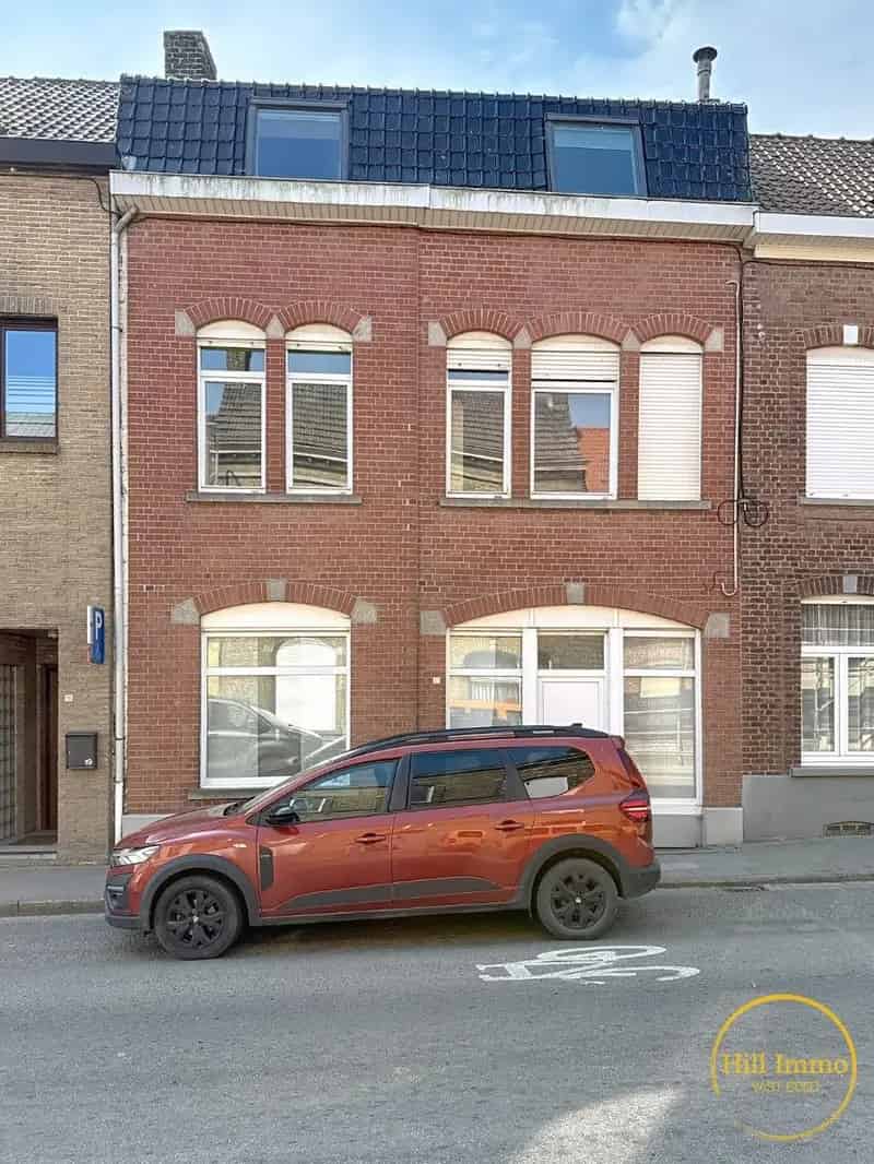 Gerenoveerde rijwoning met 5 slaapkamers in Nieuwkerke (Heuvelland)