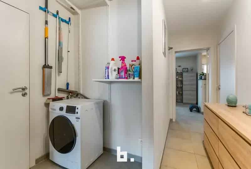 Instapklaar gelijkvloers appartement met ondergrondse staanplaats