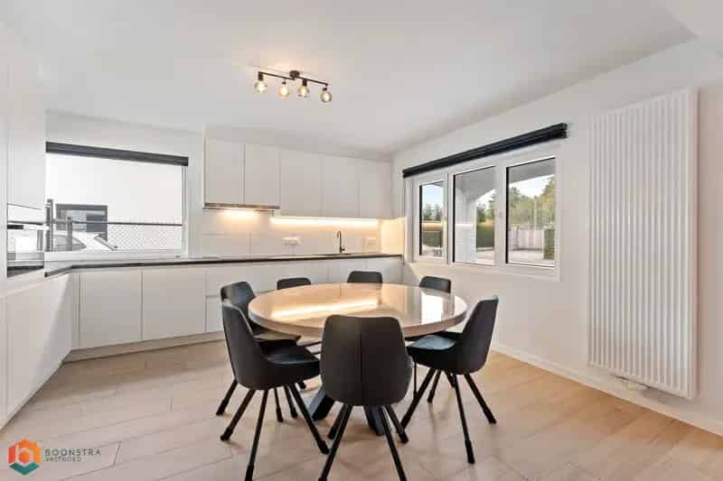 Gerenoveerde woning met 3 slpkrs op 683m