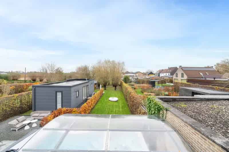 Instapklare halfopen bebouwing met zorgwoning