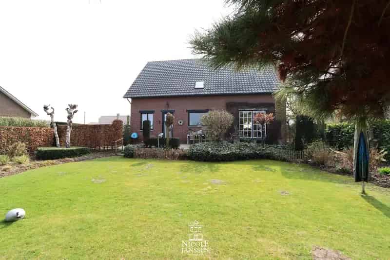 Mooi, verzorgd vrijstaand huis met drie slaapkamers
