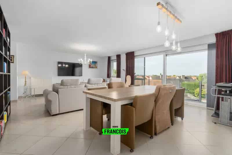 Lichtrijk en instapklaar 3-slaapkamerappartement in centrum Veurne