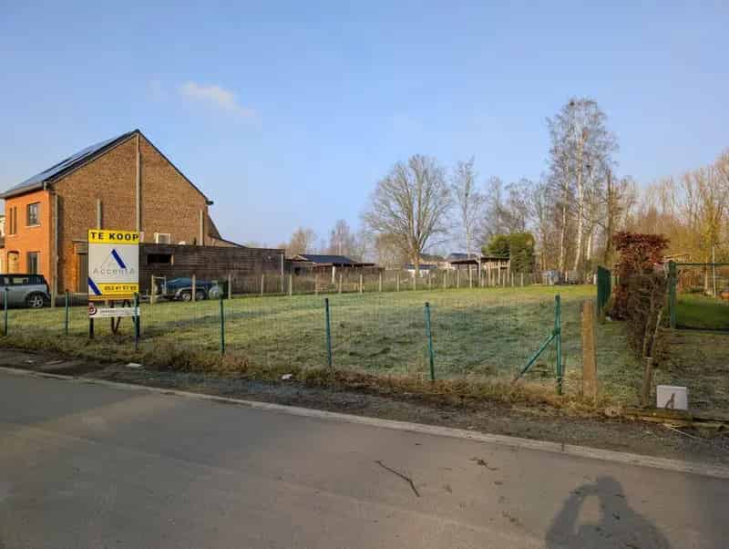 Bouwperceel met 4 gevels in een doodlopende straat!