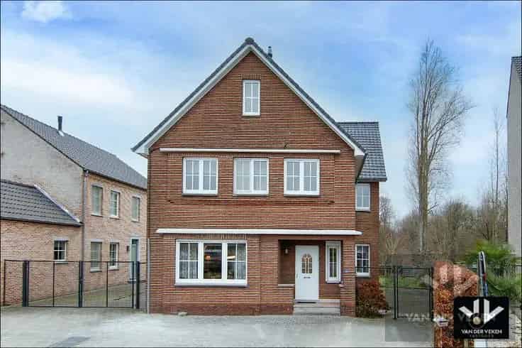 Huis Te Koop Beverst: Instapklare gezinswoning 3 slaapkamers