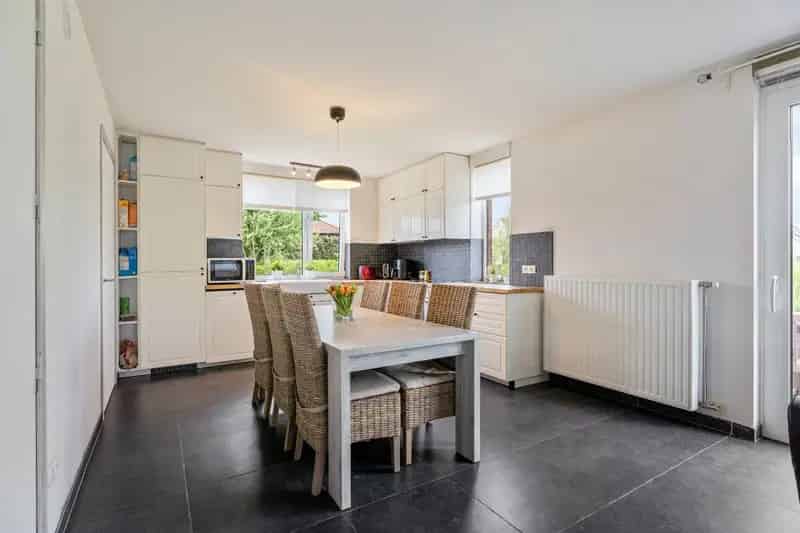 INSTAPKLARE  HALF OPEN BEBOUWING OP 420 m² MET 4 SLPKS | TUIN | GARAGE
