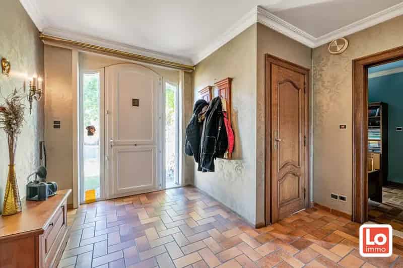 Ruime te renoveren open villa met inpandige garage op een héél rustige toplocatie met open zicht in Lochristi!