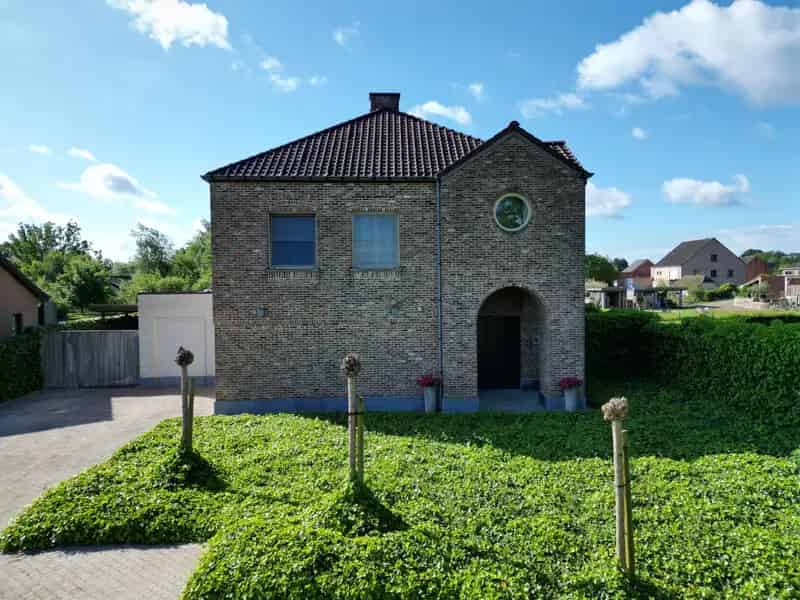 Prachtige villa met zwembad en aangelegde tuin