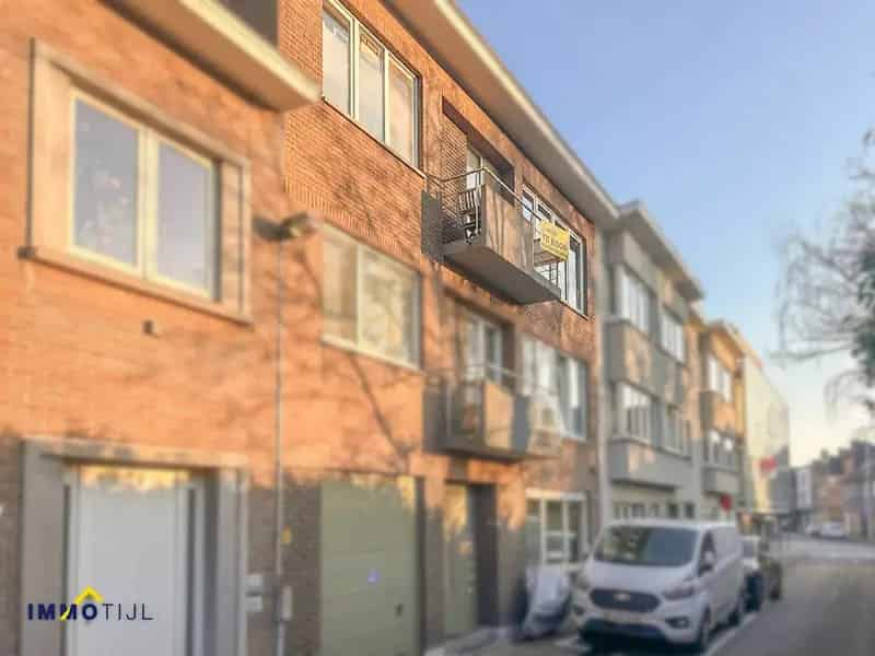 Instapklaar appartement met 2 terrassen te Sint-Gillis!