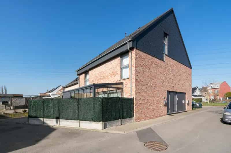 Recente, energiezuinige woning met 4 slaapkamers