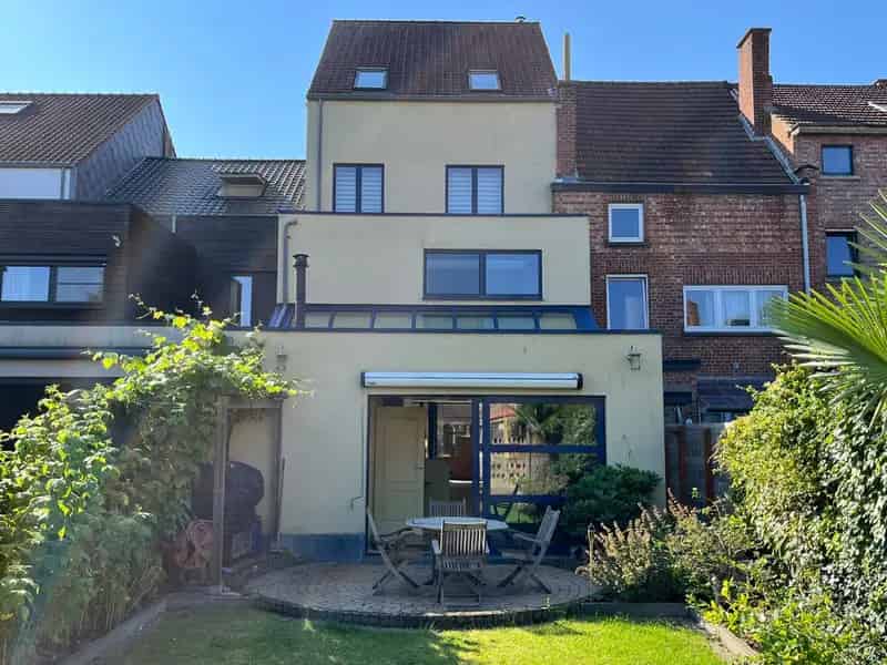 grote woning met mooie tuin