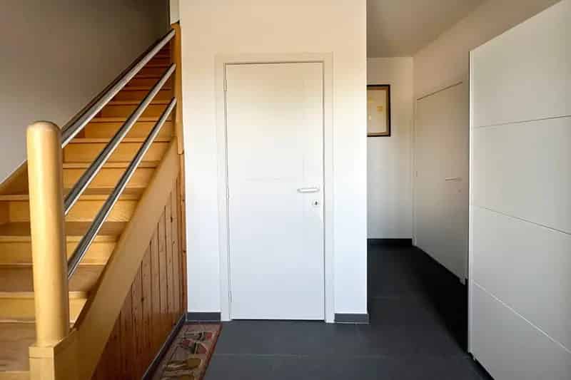 Instapklare woning met landbouwgrond in Assebroek
