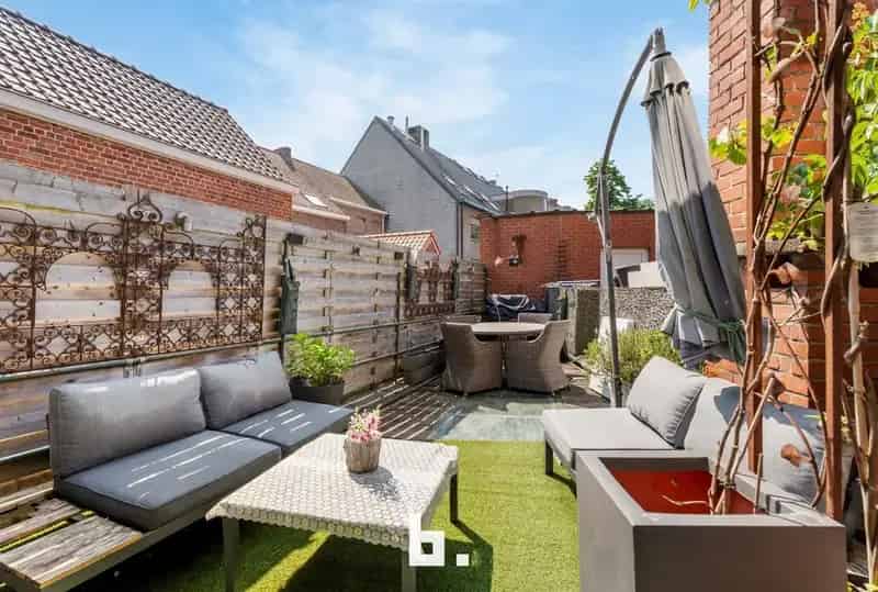 Instapklare woning Izegem: Ruime woning met polyvalente ruimte en terras