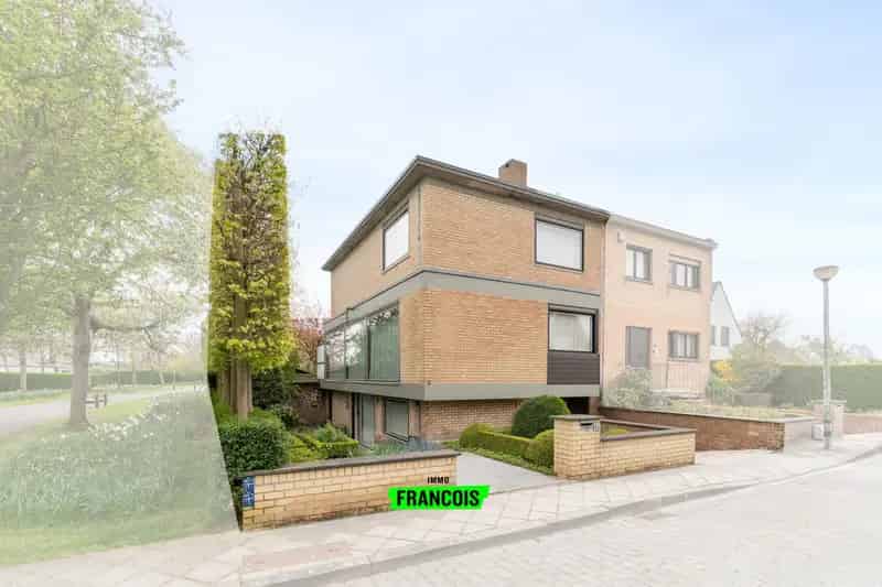 ARCHITECTURALE HALFOPEN BEBOUWING IN DE GEZINSVRIENDELIJKE VOGELZANGWIJK, OOSTENDE 🌿