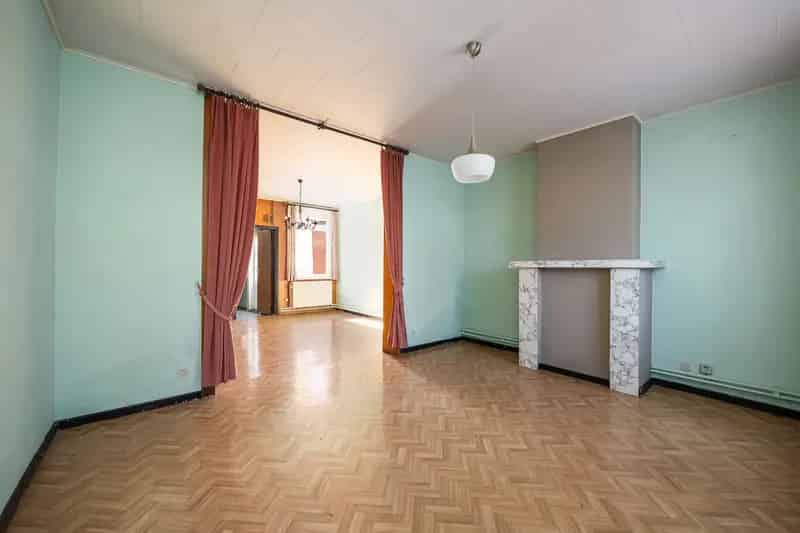 Te renoveren woning met garage op ca 392 m² in het centrum van Merksplas.