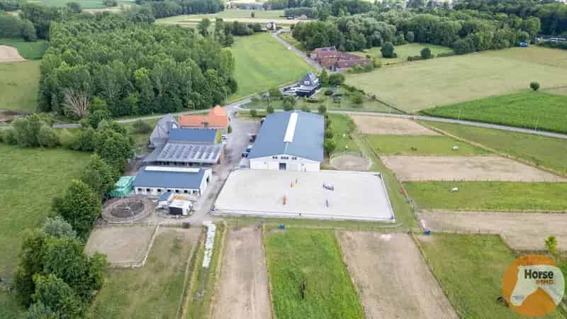 Huis te koop Dilbeek: Paardencomplex met 35 boxen en ruime woning