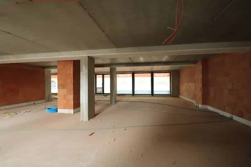 KoningsHoek H.2 - Commerciële ruimte van 225m² op TOP-locatie met parking en berging.