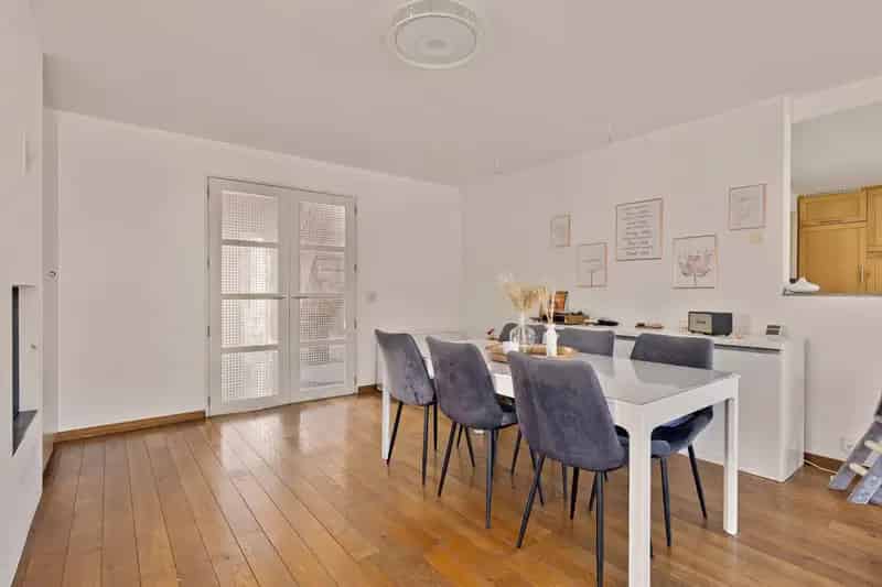 Instapklare villa met 5 kamers, 2 badkamers en grote tuin!