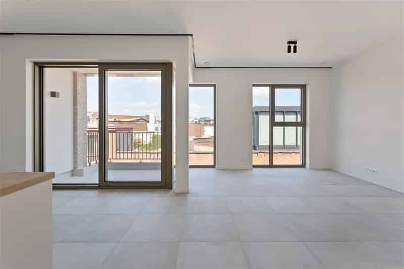 Centraal gelegen appartement met 2 slaapkamers en terras te huur!