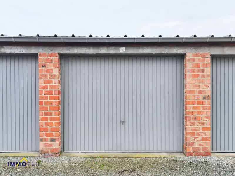 Gesloten garagebox in de stadsrand van Aalst.