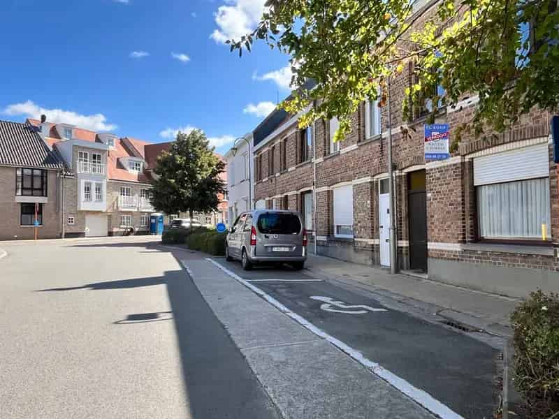 Ruime rijwoning in hartje Westkapelle