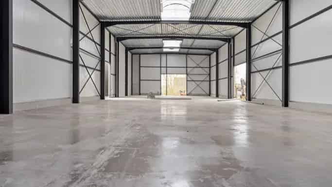 Magazijn met bureel te huur in Ambachtenlaan 10, Wevelgem - Dewaele
