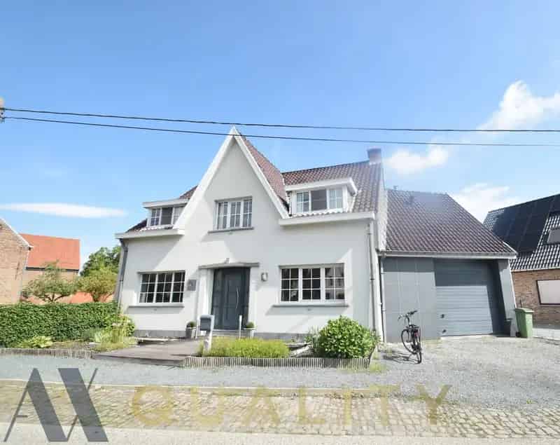 Open woning met 3 slpk., bureel, gar. oprit en tuin. Vrij vnf 01/09