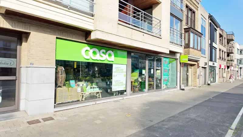 Exclusieve handelsruimte te huur op één van de commercieel gunstigste locaties te Eeklo!