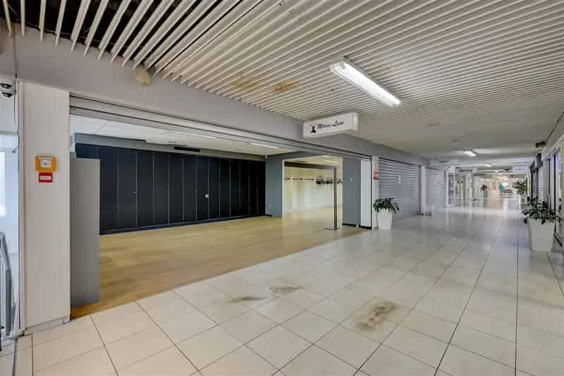 Ruim handelspand op een commerciële locatie op de Bist in Wilrijk