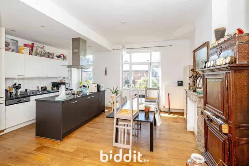Lot 4 : Opbrengstgebouw omv. 1 appart. + 1 studio + 1 duplex