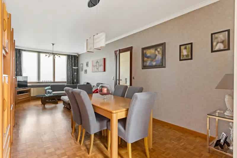 Huis met 3 - 4 slaapkamers, tuin en grote kelder in Wommelgem!