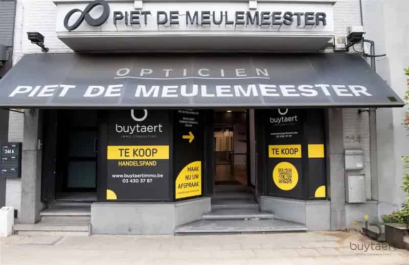 Een ideaal gelegen commerciële gelijkvloers in het hartje van centrum Schilde!