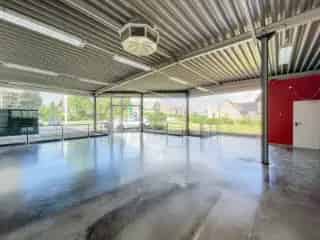 Handelspand te Huur Namur - 190m² - Uitstekende Visibiliteit