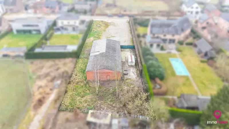 Ruime Bouwgrond met Bedrijfsruimte te Zonhoven