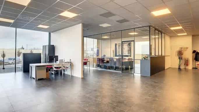 Magazijn met bureel te huur in Eugène Bekaertlaan 18, Waregem - Dewaele