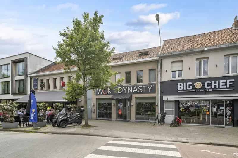 Prachtig commercieel pand met stadstuin in het hart van Aartselaar