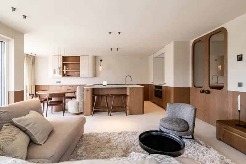 Appartement te koop Zoute: Luxe renovatie, 3 slaapkamers, terras